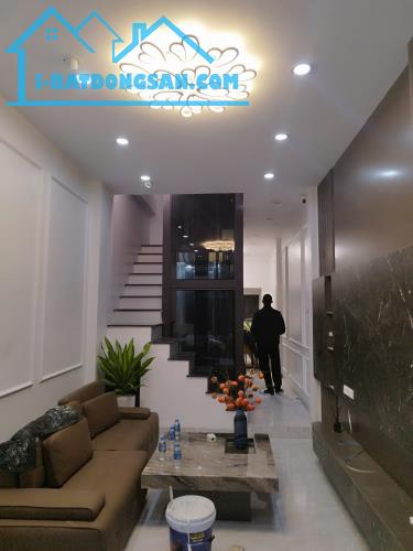 Duy nhất 1 căn 42m*5 tầng thang máy, full nội thất đẹp lung linh ôtô 7 chỗ đỗ cửa. - 2
