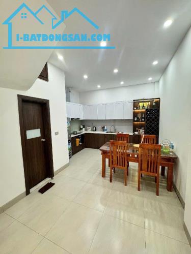 BÁN NHÀ NGUYỄN VĂN CỪ 35M2* 5 TẦNG* 6.5 TỶ, FULL NỘI THẤT, Ô TÔ ĐỖ CỬA - 1