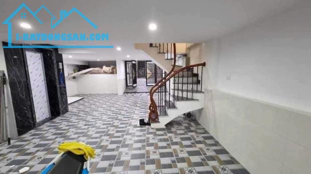 Bán tòa Căn hộ Dòng tiền 2 Tỷ 1 năm - Trích Sài - 110m2 x 8T - 20m ra phố - View Hồ Tây - 2