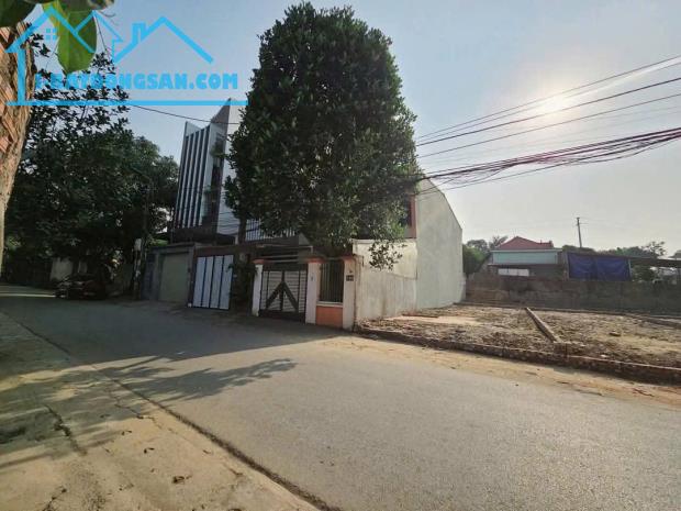 Bán lô 106m2 hai mặt tiền đường 8m trục chính KHC 15 Liên Bảo, lh_0987673102