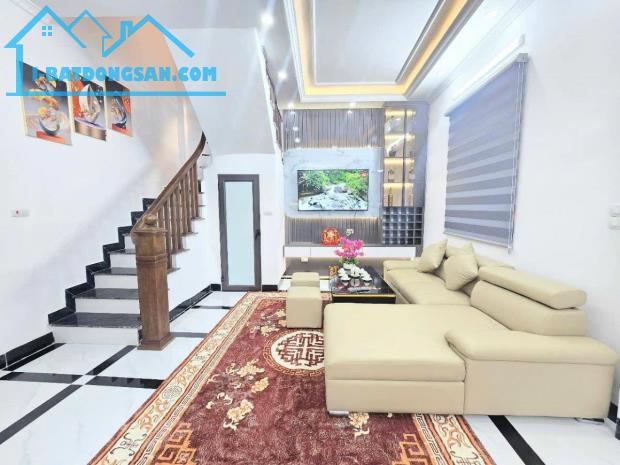 BÁN NHÀ MẶT NGÕ PHỐ KIM GIANG – NHÀ ĐẸP Ở NGAY – NGÕ THÔNG, 1 NHÀ RA Ô TÔ!