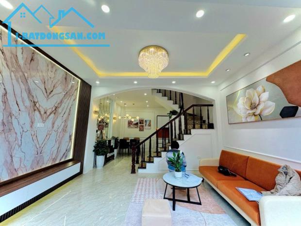 BÁN NHÀ QUANG TIẾN ĐẠI MỖ - CÁCH ÔTÔ 10M - DIỆN TÍCH 35M GIÁ DƯỚI 6.8 TỶ