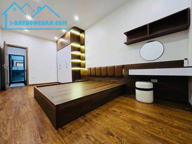 Bán Nhà Hoàng Hoa Thám 37m2 5 tầng MT 3,6m 8.x tỷ - Nhà đẹp - Nội Thất Xịn - Ô TÔ Đỗ 5m - 1