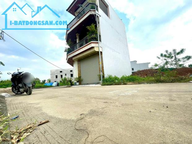 cc gửi bán DT 98,3m đất đấu giá đông sơn bám QL6 giá  nhỉnh tỷ xíu thôi ạ