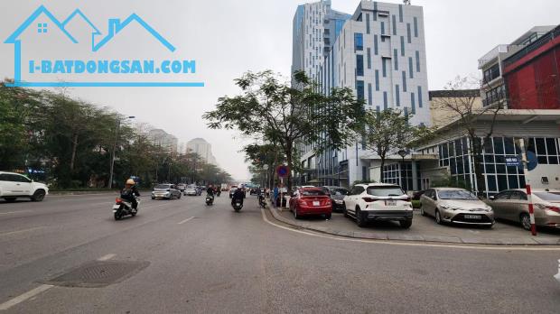 Bán đất gần Quận Uỷ Tây Hồ. Diện tích 258m2, giá chào bán 40 tỷ.
