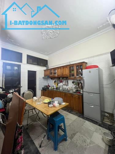Gần Phố 10m - Ngọc Khánh - Ba Đình - Dt:40m2/4tầng/3,5m2MT/giá : nhỉnh 11 tỷ - 2