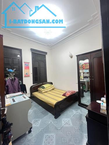 Gần Phố 10m - Ngọc Khánh - Ba Đình - Dt:40m2/4tầng/3,5m2MT/giá : nhỉnh 11 tỷ