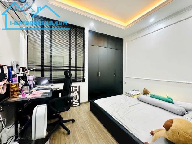 Bán nhà Bồ Đề 45m2* 5 tầng * 8.9 tỷ, full nội thất, view hồ - 2