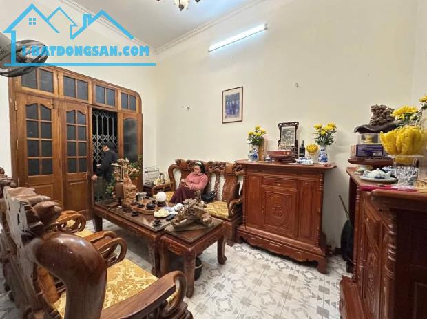 HOT - NHÀ PHỐ HOÀNG MAI -  VỊ TRÍ ĐẸP - NHÀ LÔ GÓC 2 MẶT THOÁNG