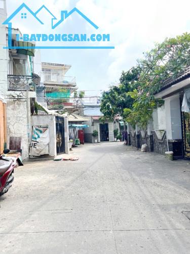 Nhà 2 tầng hẻm xe tải đường Âu Dương Lân P3Q8 - 1