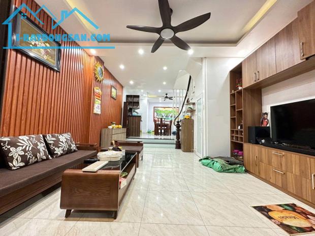 Bán Nhà Giáp Nhất Thanh Xuân Ngõ rộng Nhà mới đẹp vừa ở vừa cho thuê DT53m 6 Tầng Giá8,9tỷ