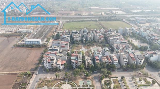 Cần bán 90m2 đất TĐC Giang Biên, Long Biên. Đối diện vườn hoa, xung quanh bạt ngàn tiện íc - 1