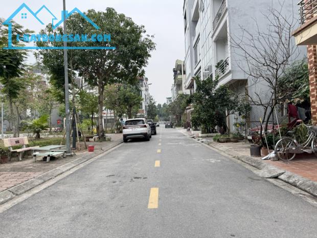 Cần bán 90m2 đất TĐC Giang Biên, Long Biên. Đối diện vườn hoa, xung quanh bạt ngàn tiện íc - 2