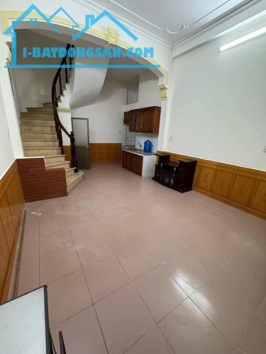 Cần bán nhà 40m2 ngõ 5 Phố Hoàng Quốc Việt thông Nguyễn Đình Hoàn