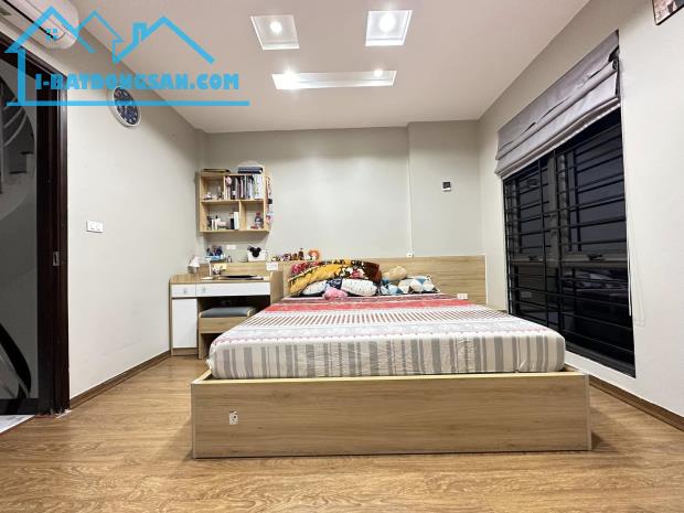 BÁN NHÀ ĐẸP 5 TẦNG FULL NỘI THẤT, LÔ GÓC, HAI THOÁNG, NGÕ THÔNG, ÔTÔ ĐỖ CỬA, PHỐ GIÁP NHẤT - 4