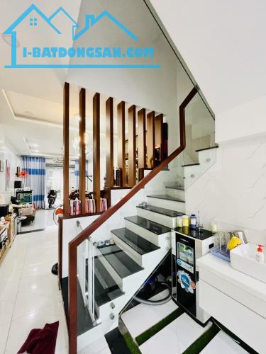 BÁN NHÀ 3 LẦU - CHÍNH CHỦ XÂY CỰC ĐẸP - KIÊN CỐ - TÂN THỚI HIỆP 21 - QUẬN 12.  🏘️75M2 - G