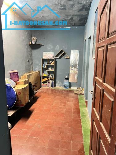 Cho thuê căn hộ Tập thể tầng 3, 70m2, 2 tầng, 2 ngủ, 1 vệ sinh, 5 Triệu/tháng - 1