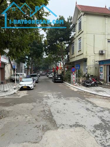 BÁN NHÀ TÂY HỒ -  NGÕ BA GÁC PHI - BA BƯỚC CHÂN RA ĐƯỜNG Ô TÔ TRÁNH NHAU
