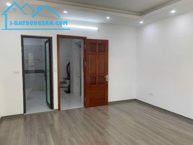 Bán gấp nhà Đê La Thành, Đống Đa, nhà đẹp thang máy, ngõ rộng thoáng - 2
