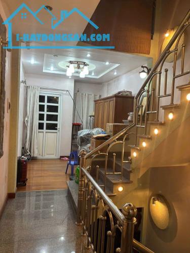 Quá hiếm! Chỉ 5 tỷ có nhà ô tô đỗ cửa ở Lạc Long Quân, 4T mới đẹp, 3 bước ra phố