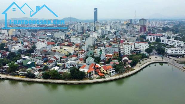 Nhà 2 mặt tiền phố tây Nguyễn Công Trứ view sông Hương phù hợp làm homestay - 1