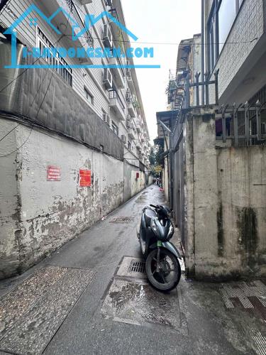 LÔ ĐẤT VÀNG TRIỀU KHÚC Diện tích: 123m² (Sổ đỏ: 111m², sử dụng 123m²) - 1