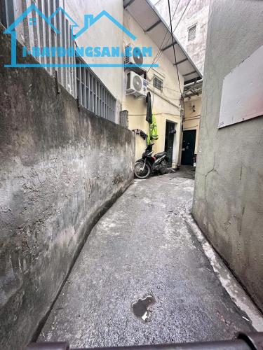 LÔ ĐẤT VÀNG TRIỀU KHÚC Diện tích: 123m² (Sổ đỏ: 111m², sử dụng 123m²)