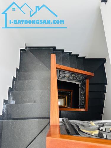 Lê quang định phường 12 nhà bán 6 tầng ngang lớn 4,6m có thang máy hẻm xe hơi ngủ nhà - 1