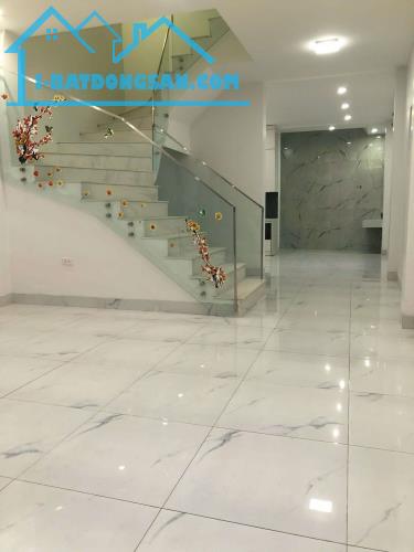 Tìm chủ mới nhà 64m x 3 tầng Ngũ Hiêp. 16 chỗ đỗ cửa. Giá hơn 4 tỷ