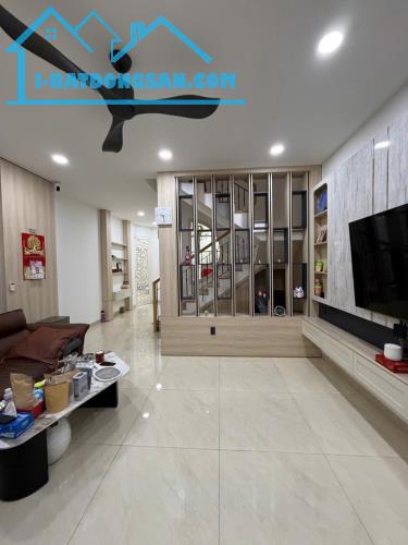 CHỦ NGỘP BÁN NHÀ HẺM XE HƠI LÊ VĂN SỸ, Q3, 4PN, ngang 5.5m*15m NHỈNH 11 TỶ