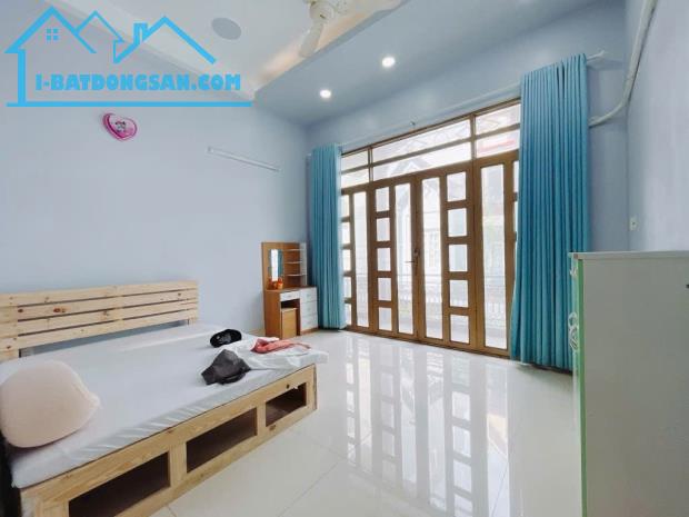 NHÀ MỚI XÂY .Đ: HUỲNH TẤN PHÁT QUẬN 7. KẾ PMH  DT: 63 M2.3 TẦNG. 5 PN. GIÁ CHỈ 6.8 TỶ. - 1