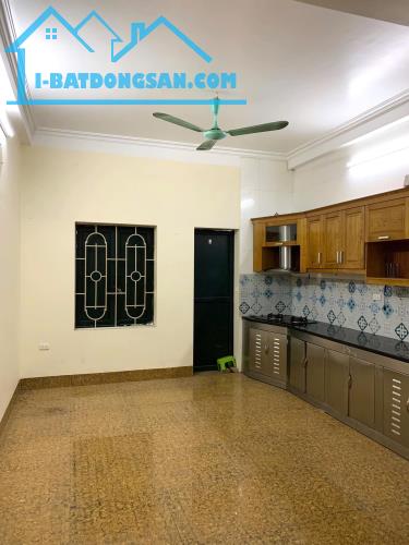 Cho thuê nhà ngõ ô tô Mạc Thái Tổ - Cầu Giấy 50m x 5T giá 25 triệu, vỉa hè, ô tô, nhà đẹp - 1