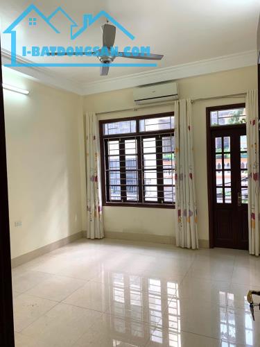 Cho thuê nhà ngõ ô tô Mạc Thái Tổ - Cầu Giấy 50m x 5T giá 25 triệu, vỉa hè, ô tô, nhà đẹp - 3