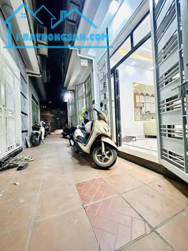 Lĩnh Nam - nhà phân lô mới , nội thất đầy đủ , dt 30M giá 4.75 tỷ sổ đỏ chính chủ - 2