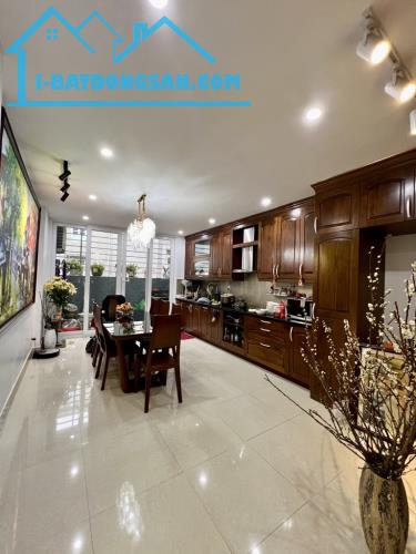 Nhà gần Big C Long Biên 65M2, VỈA HÈ- Ô TÔ TRÁNH - PHỐ THÔNG - KINH DOANH - TẶNG NỘI THẤT - 1