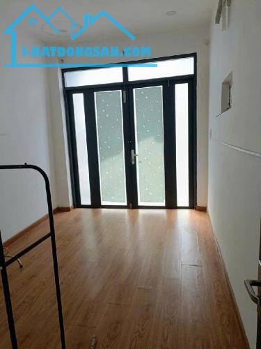 Bán nhà 2 tầng, đường lớn, ngay trung tâm quận 10, giá 4.8 tỷ - 1