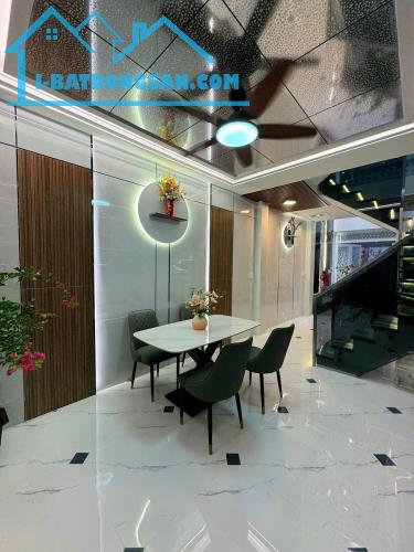 Bán nhà mới tuyệt đẹp nội thất xịn sò gần mặt tiền Phạm Văn Chí 45m2 3PN nhỉnh 5 tỷ TL - 1