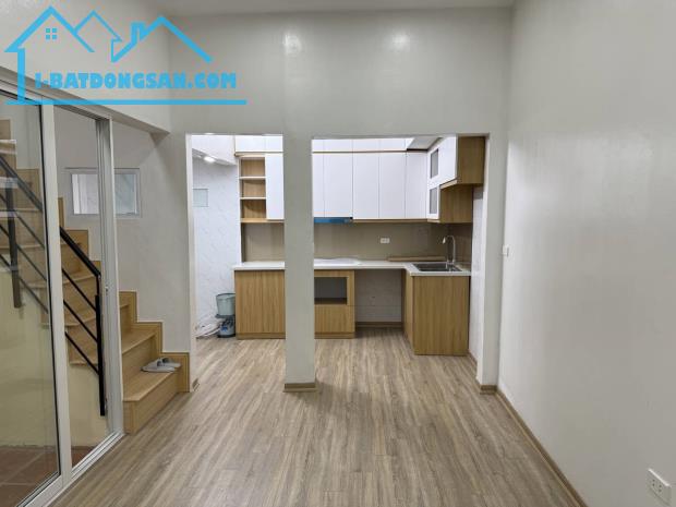 NHÀ PHỐ VÕ THI SÁU - SÁT HỒ - THOÁNG MÁT TRONG LÀNH - NGÕ THẲNG - 40m2 - 6.95tỷ