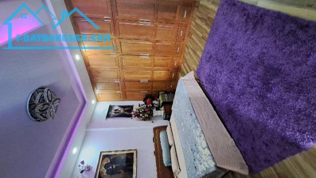 NHÀ GIÁ RẺ :CẠNH CHỢ TÂN MỸ. TRUNG TÂM Q 7. DT: 104M2. 2 TẦNG. HDT 28 TR. GIÁ CHỈ 8.9 TỶ. - 4