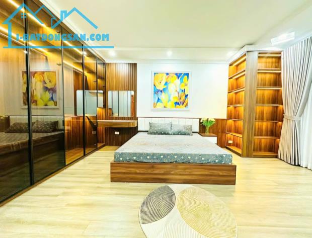 ĐẲNG CẤP PHỐ HOÀNG NHƯ TIẾP… NHÀ 36M MỘT NHÀ RA NGÕ Ô TÔ CHỈ NHỈNH 6 TỶ ĐI BỘ RA - 1