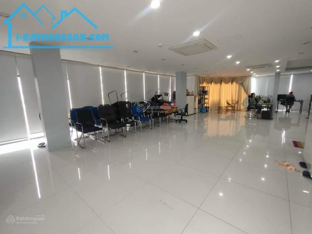 Cho thuê hầm, tầng 1 và tầng thượng ở lô góc 7 tầng 120m2 Đỗ Quang có thang máy view vườn - 4