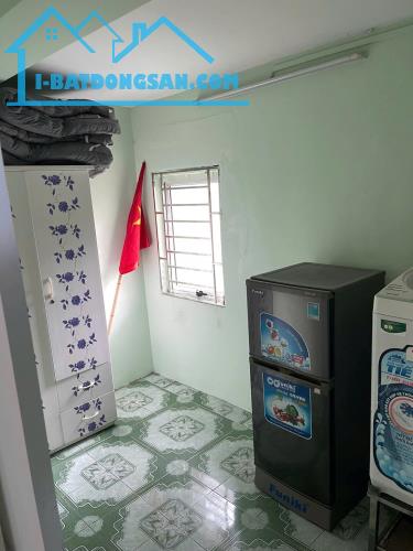 Cho thuê căn hộ tập thể tầng 3 Phố Tạ Quang Bửu 48m2, 6.5 Triệu