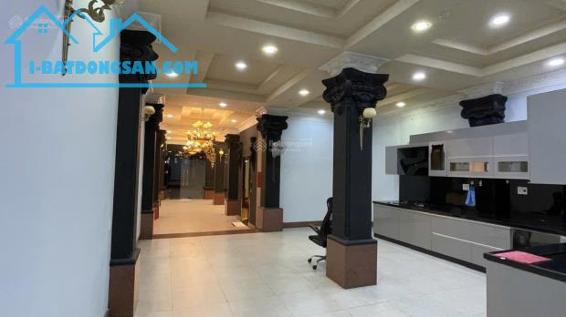 Chính chủ bán nhà mặt tiền DT 120m2 1 trệt 5 lầu đang KD đường Huỳnh Tấn Phát, Phường Phú - 3