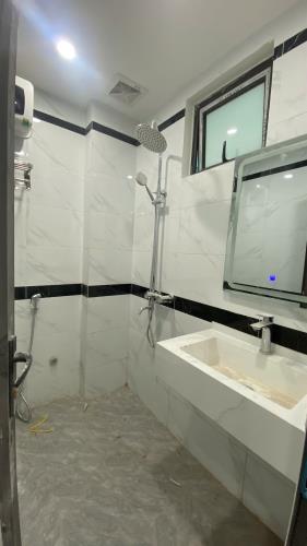 PHÂN LÔ THANG MÁY NGÕ QUỲNH - 35M 5 TẦNG 4 NGỦ 4WC CHỈ 9,1 TỶ