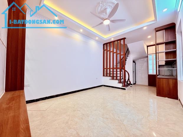Vị trí nằm giữa đường #Ngã_4_Sở và #Thái_Hà #Chùa_Bộc - 4