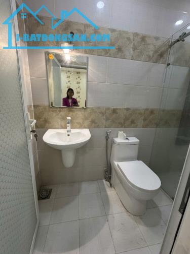 Bán nhà khu Tên Lửa Bình Tân 80 m2 . 4 lầu 
6PN,5WC chỉ 8 tỷ - 4