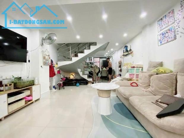 --Bán nhà hẻm 958 đường Lạc Long Quân, P.8 Tân Bình, 4*17, nở hậu - 3