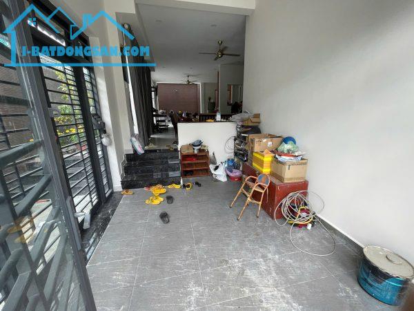 Bình Tân ! CHO THUÊ MB 10m x 14m , Trầng trệt Nhà Villa , MT đường khu kinh doanh sầm