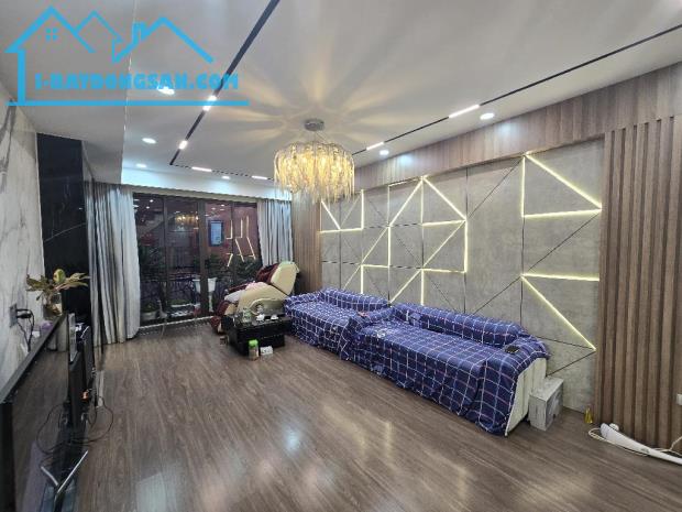 BÁN NHÀ NGỌC LÂM - 60M² - 5 TẦNG - GARA 2 Ô TÔ - KINH DOANH ĐỈNH