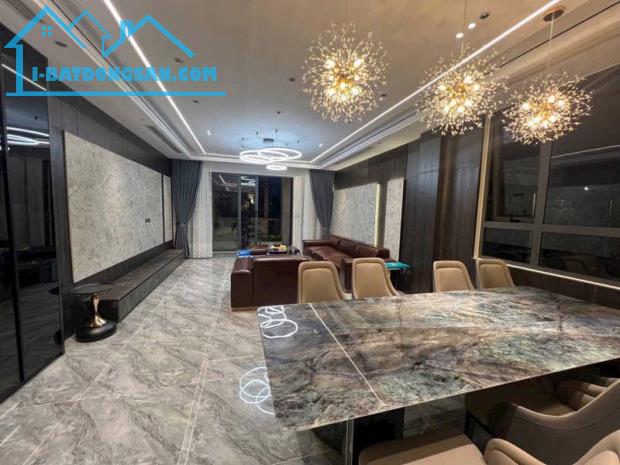 **Bán Nhà Phố Nguyễn Văn Cừ - 100m², 8 Tầng, Full Nội Thất, Thang Máy Nhập Khẩu** - 1